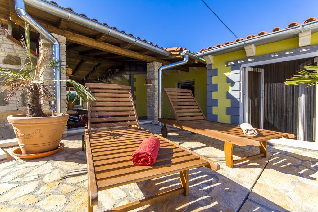Holiday Home Bukovac Pula Exterior photo
