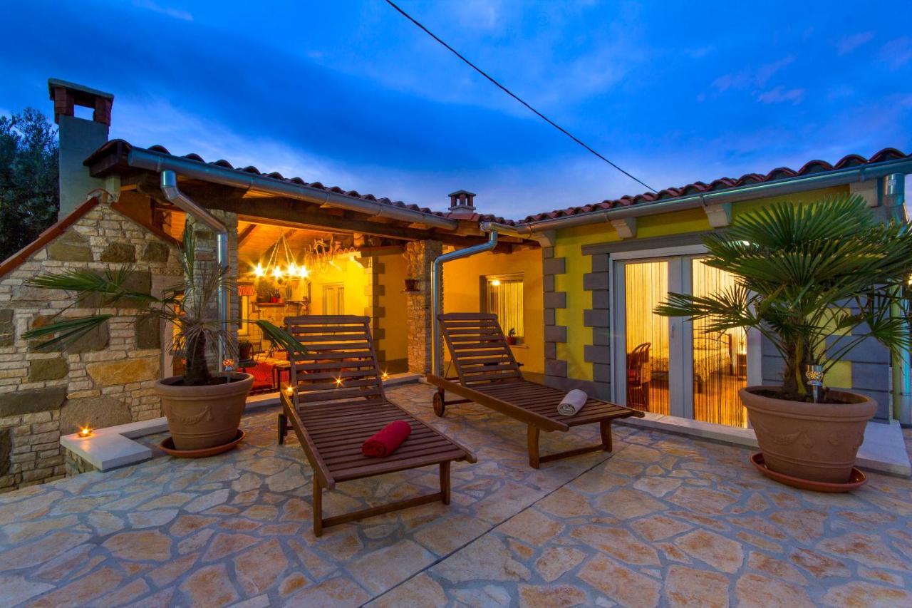Holiday Home Bukovac Pula Exterior photo