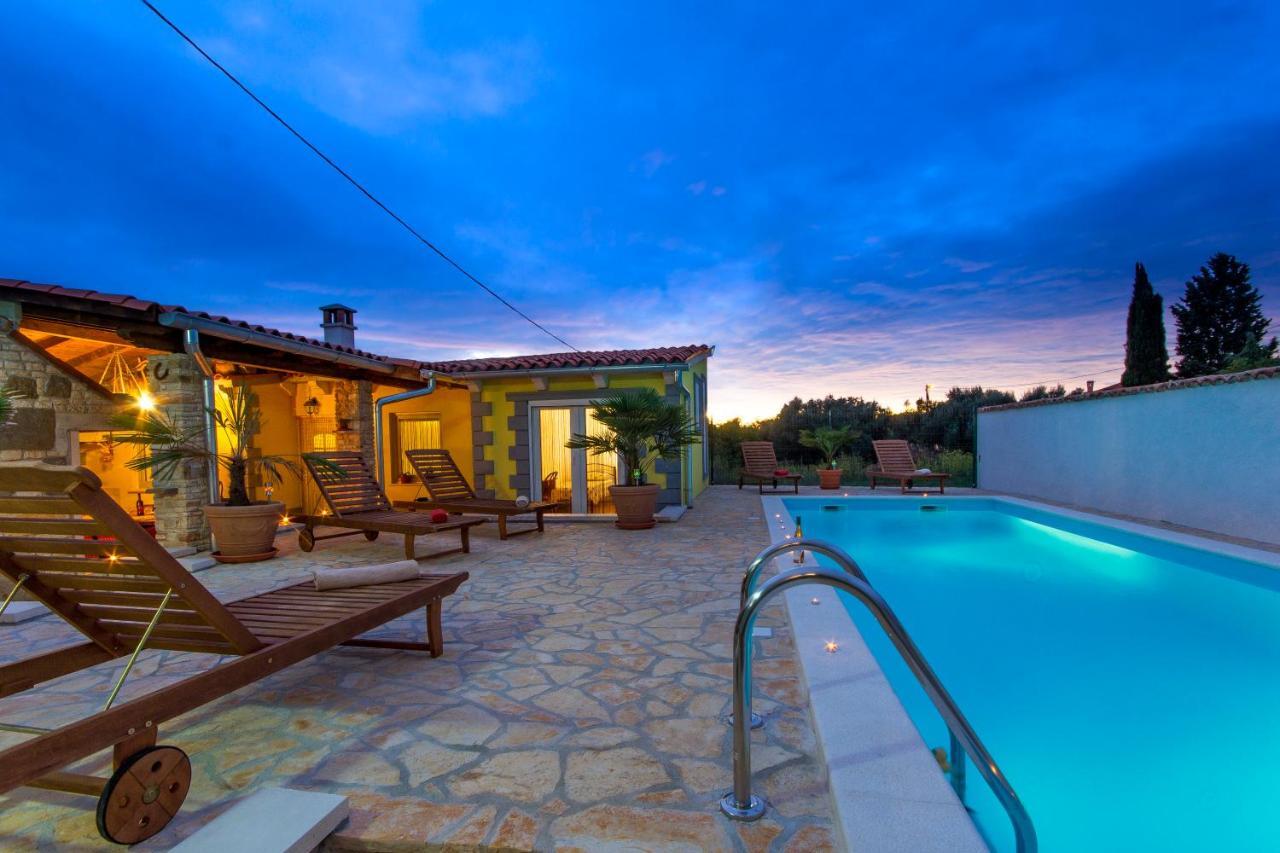 Holiday Home Bukovac Pula Exterior photo