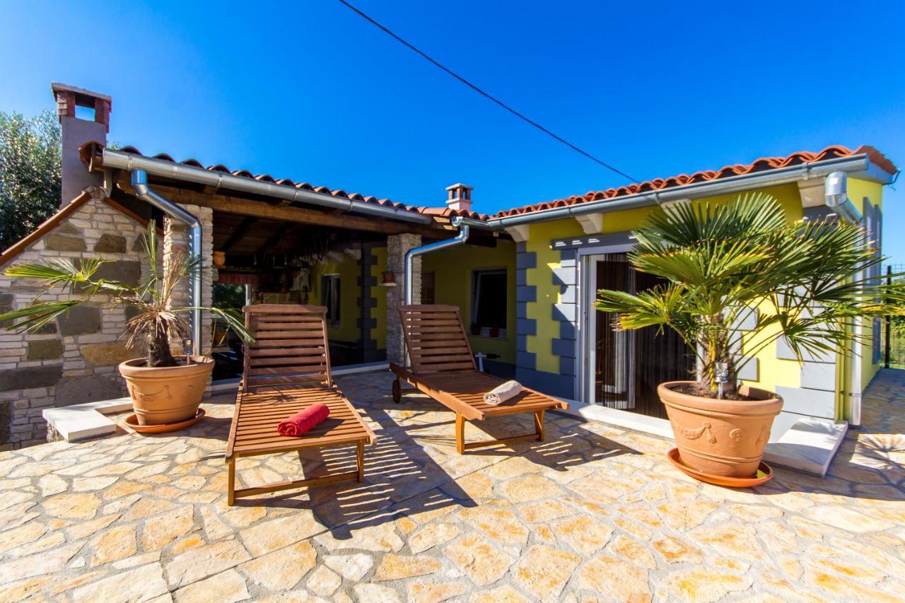 Holiday Home Bukovac Pula Exterior photo