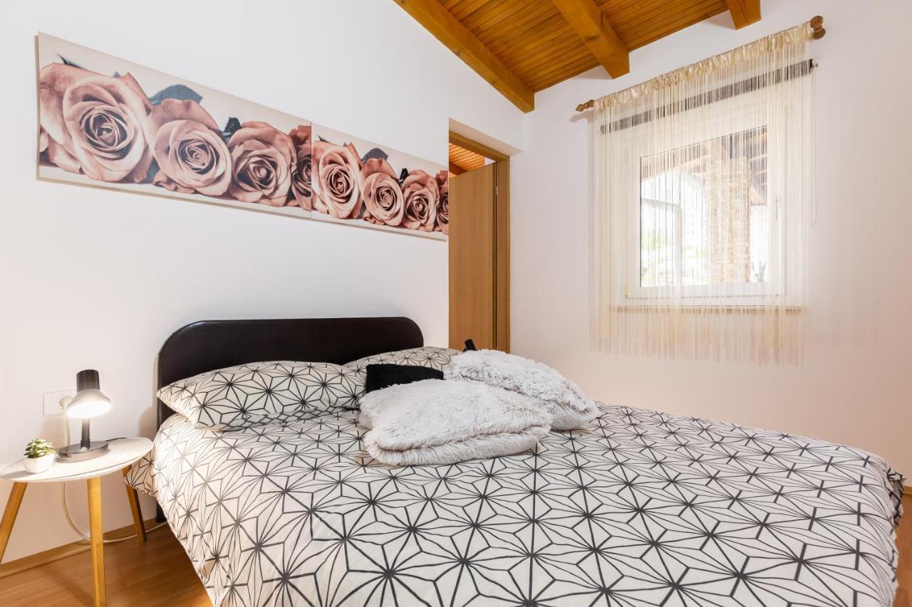 Holiday Home Bukovac Pula Exterior photo