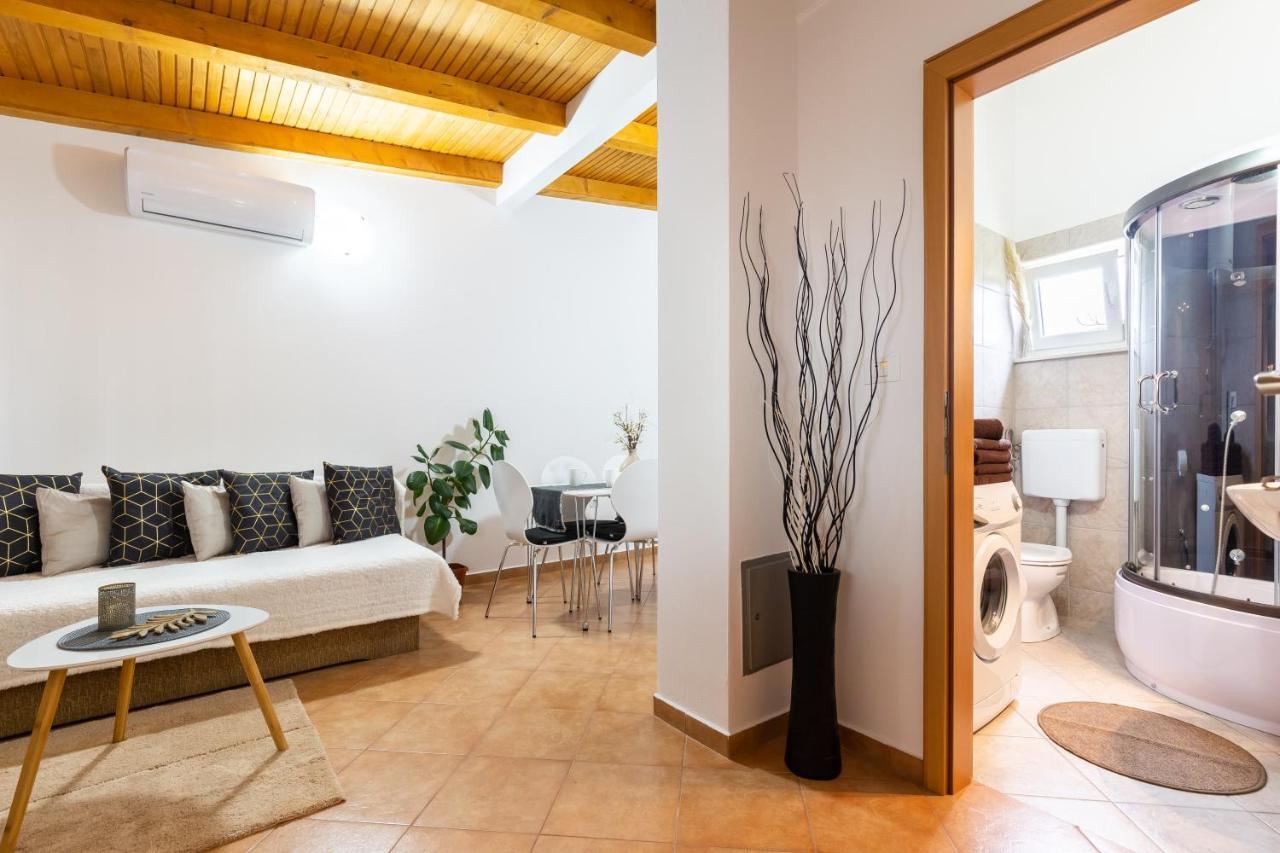 Holiday Home Bukovac Pula Exterior photo