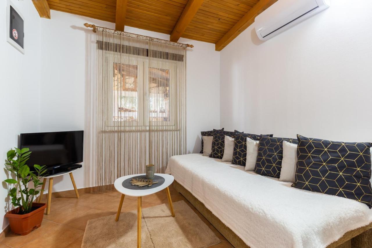 Holiday Home Bukovac Pula Exterior photo